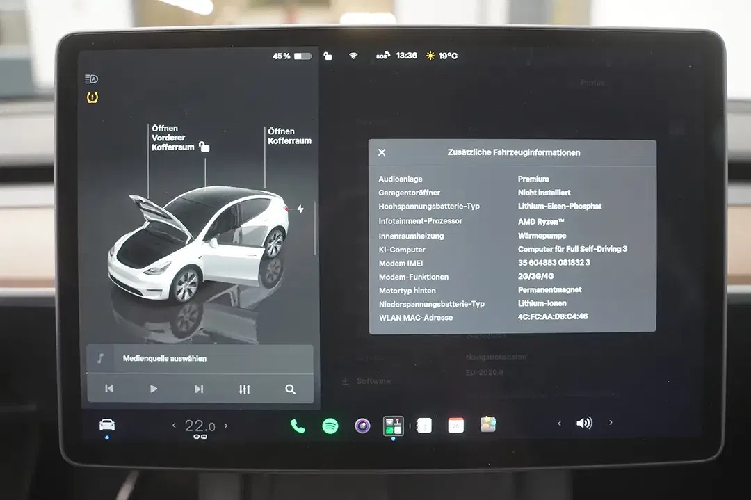 Tesla Model Y - Thumbnail 12