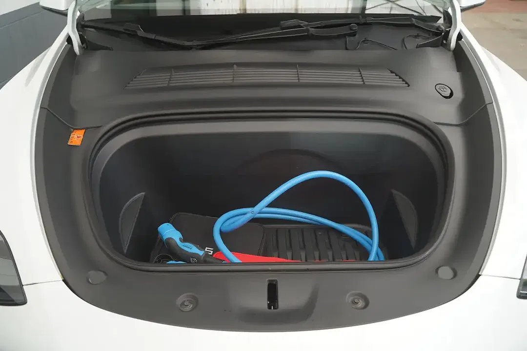Tesla Model Y - Thumbnail 14