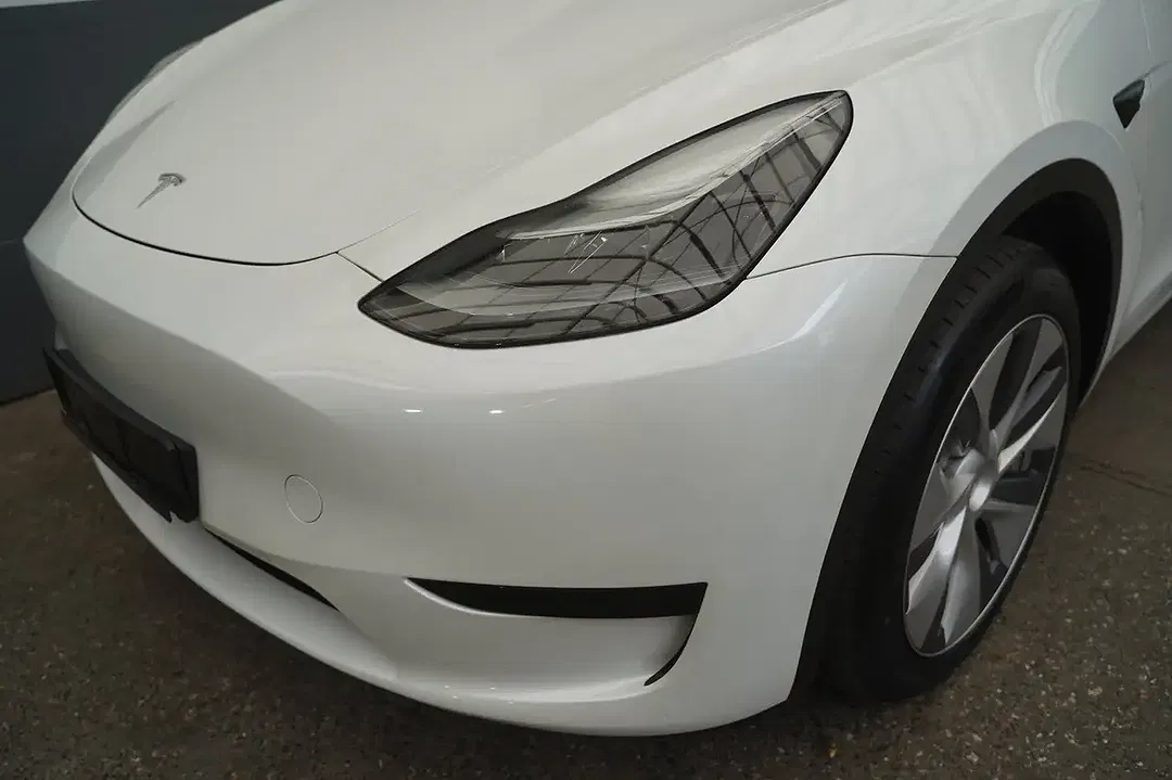 Tesla Model Y - Thumbnail 15