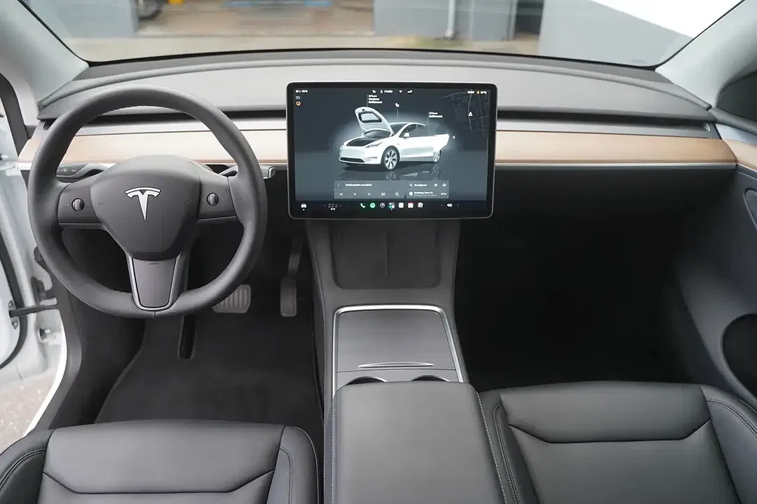 Tesla Model Y RWD Standard Range - foto 2