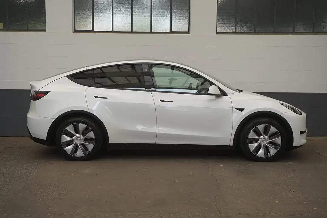 Tesla Model Y - Thumbnail 20