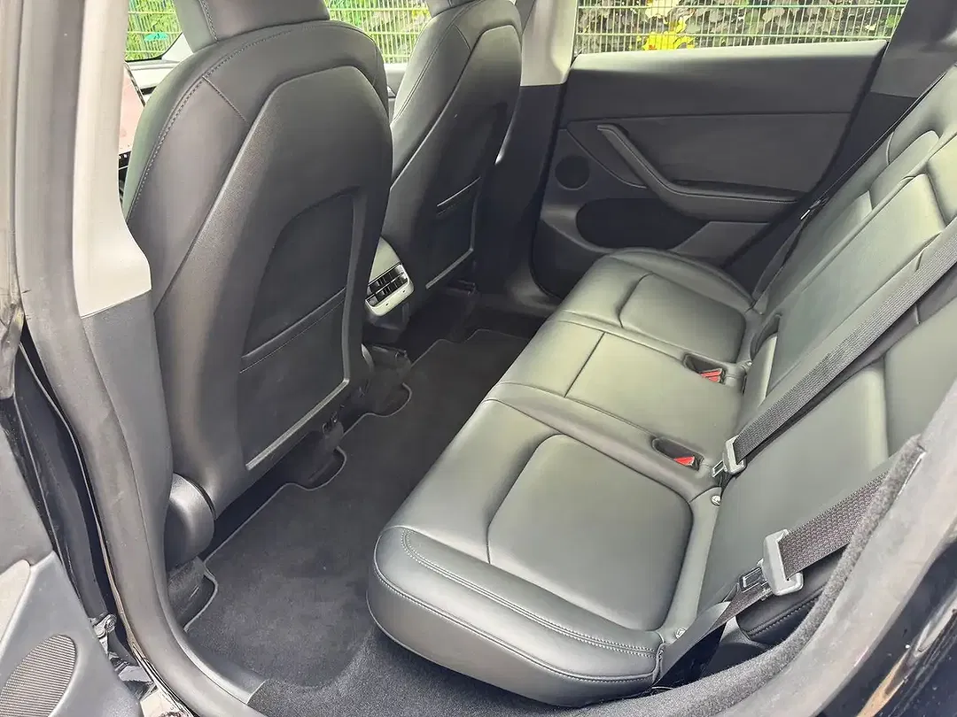 Tesla Model Y - Thumbnail 12
