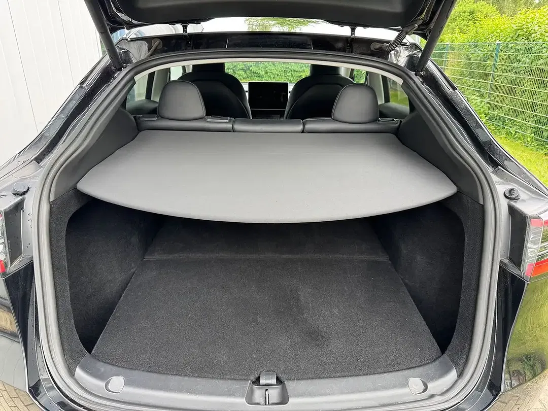Tesla Model Y - Thumbnail 13