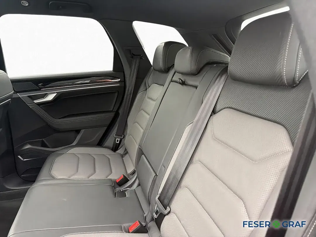 Volkswagen Touareg - Thumbnail 10