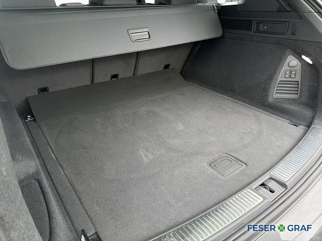 Volkswagen Touareg - Thumbnail 6