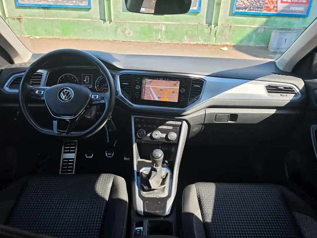 Volkswagen T-Roc - Thumbnail 8