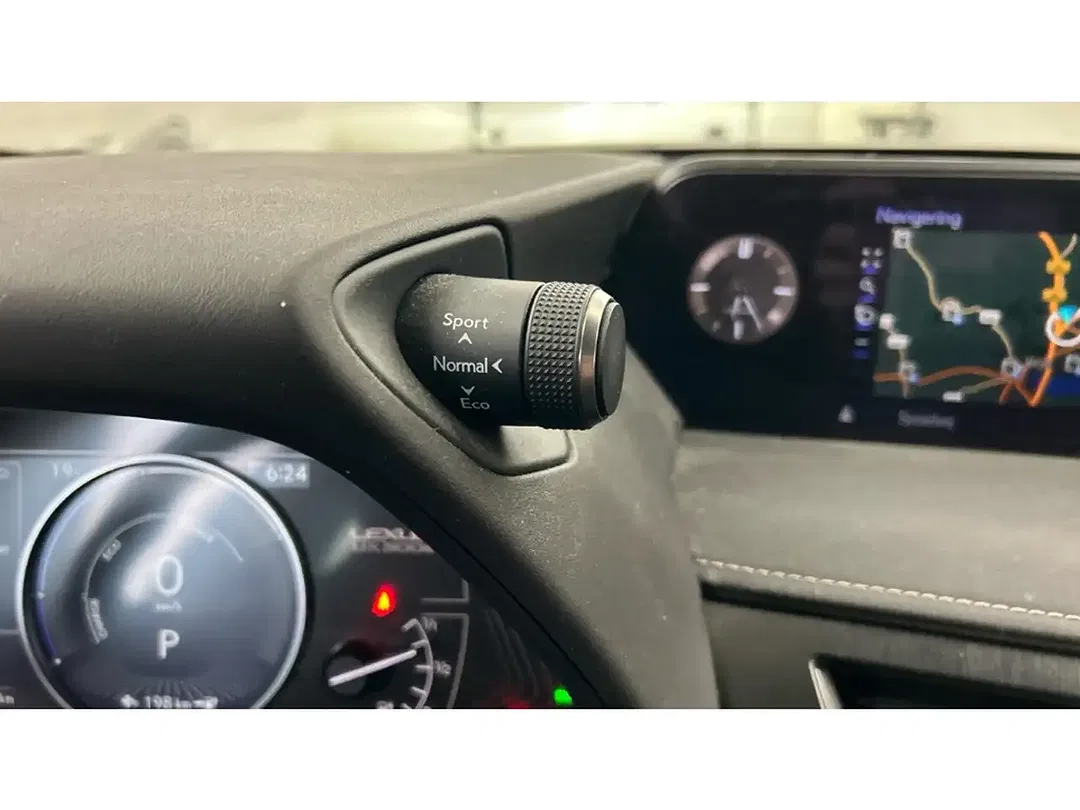 Lexus UX 300e - Thumbnail 12