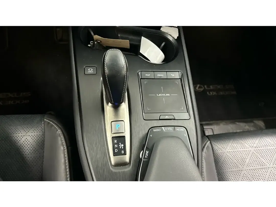 Lexus UX 300e - Thumbnail 15