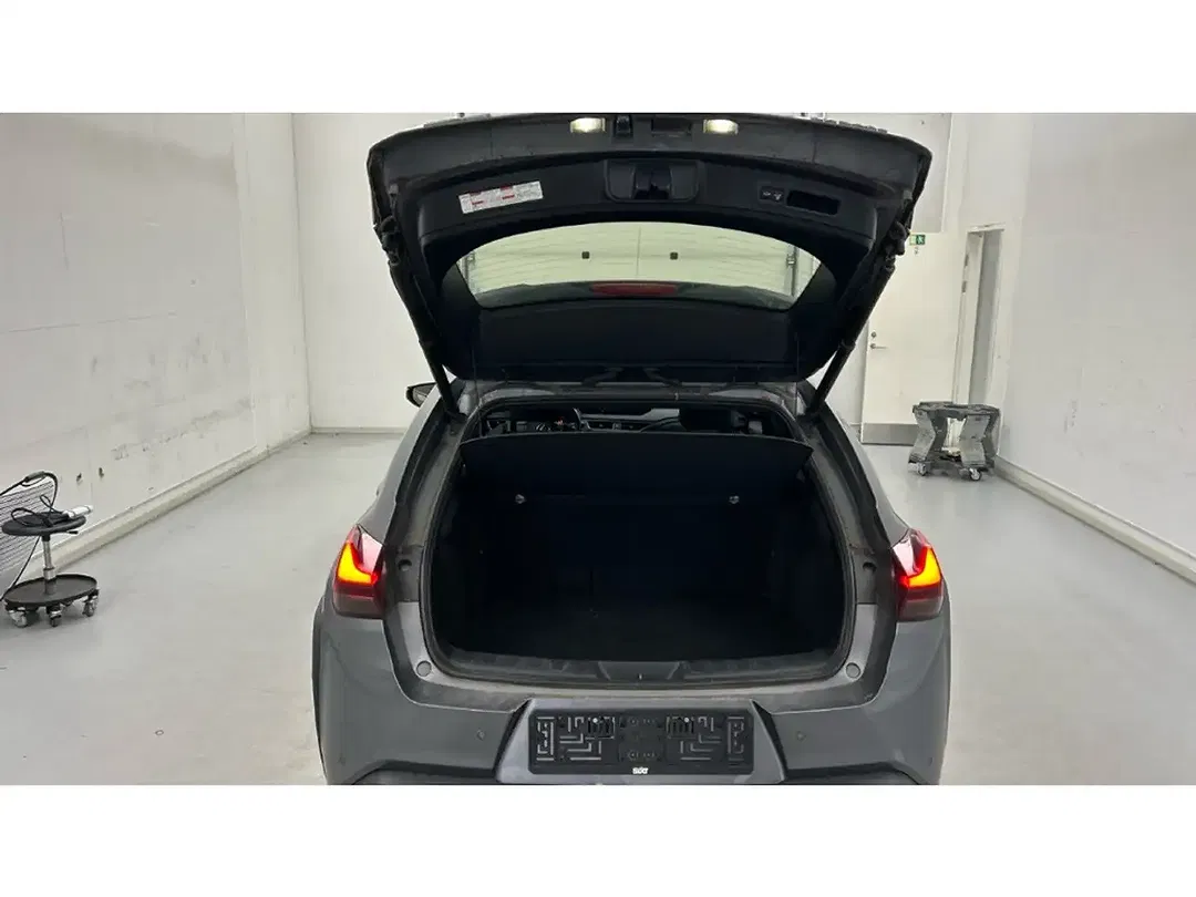 Lexus UX 300e - Thumbnail 18