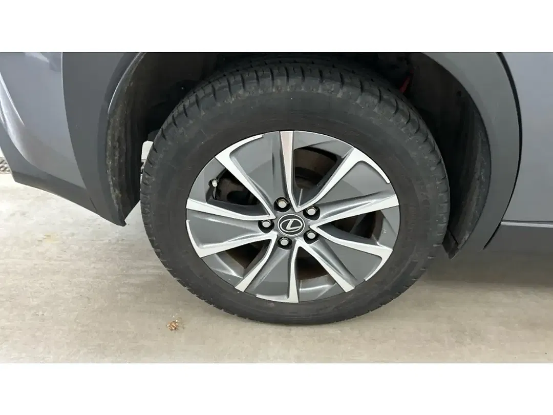 Lexus UX 300e - Thumbnail 25