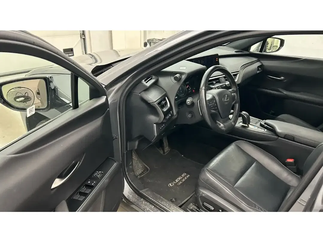 Lexus UX 300e - Thumbnail 5