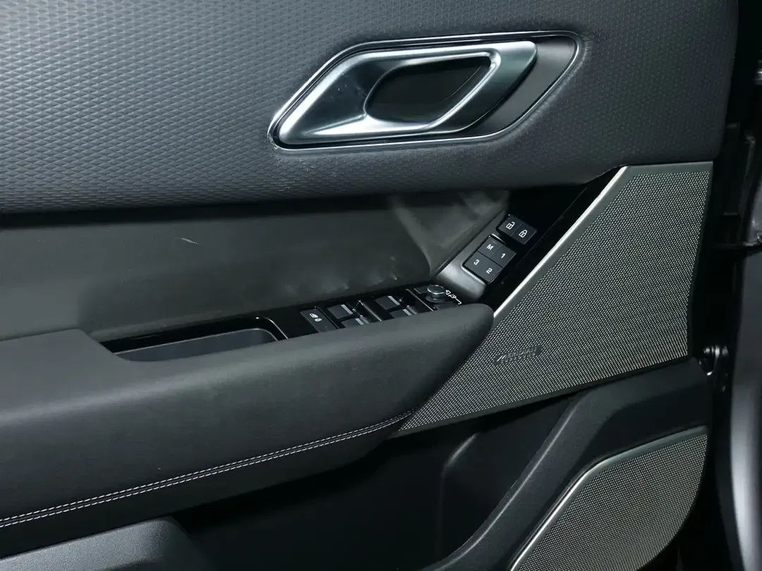 Land Rover Range Rover Velar - Thumbnail 6