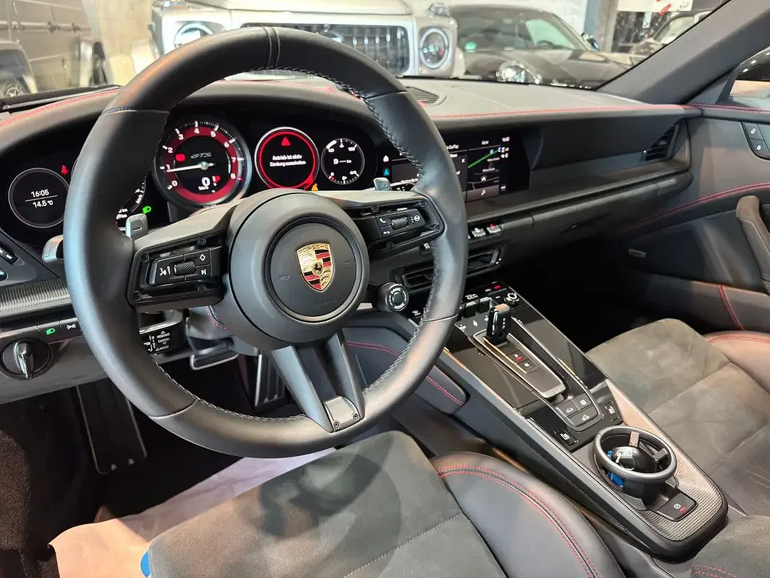 Porsche 911 - Thumbnail 9
