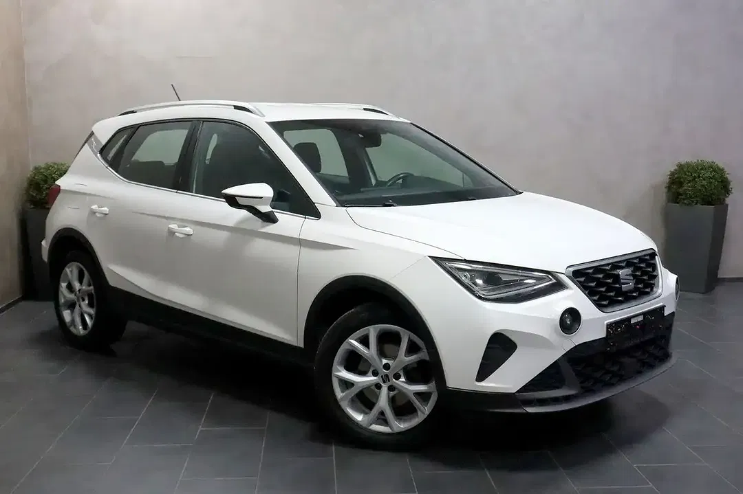 SEAT Arona - Thumbnail 2