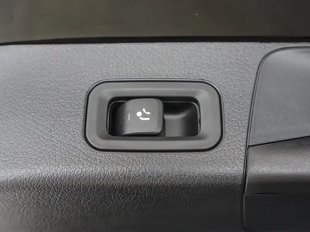 Mercedes-Benz GLB 180 - Thumbnail 14