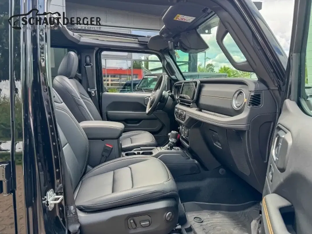 Jeep Wrangler - Thumbnail 12