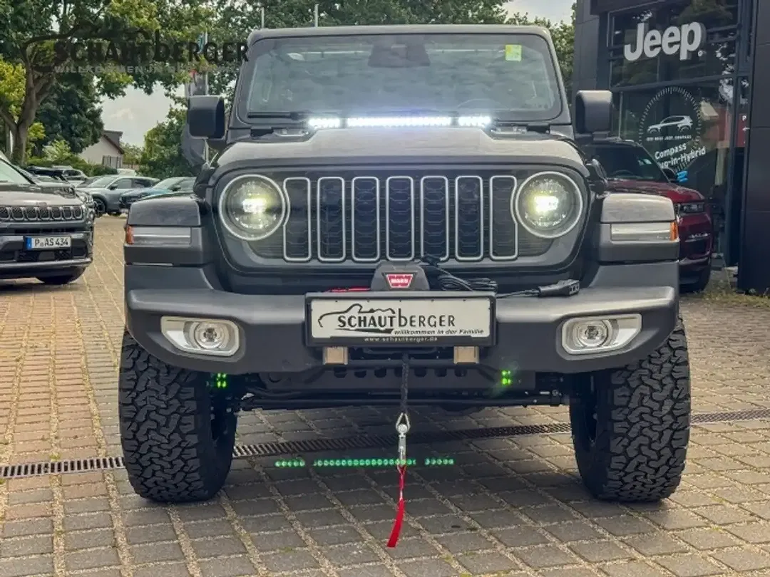Jeep Wrangler - Thumbnail 5