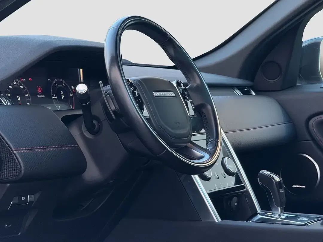 Land Rover Discovery Sport - Thumbnail 4