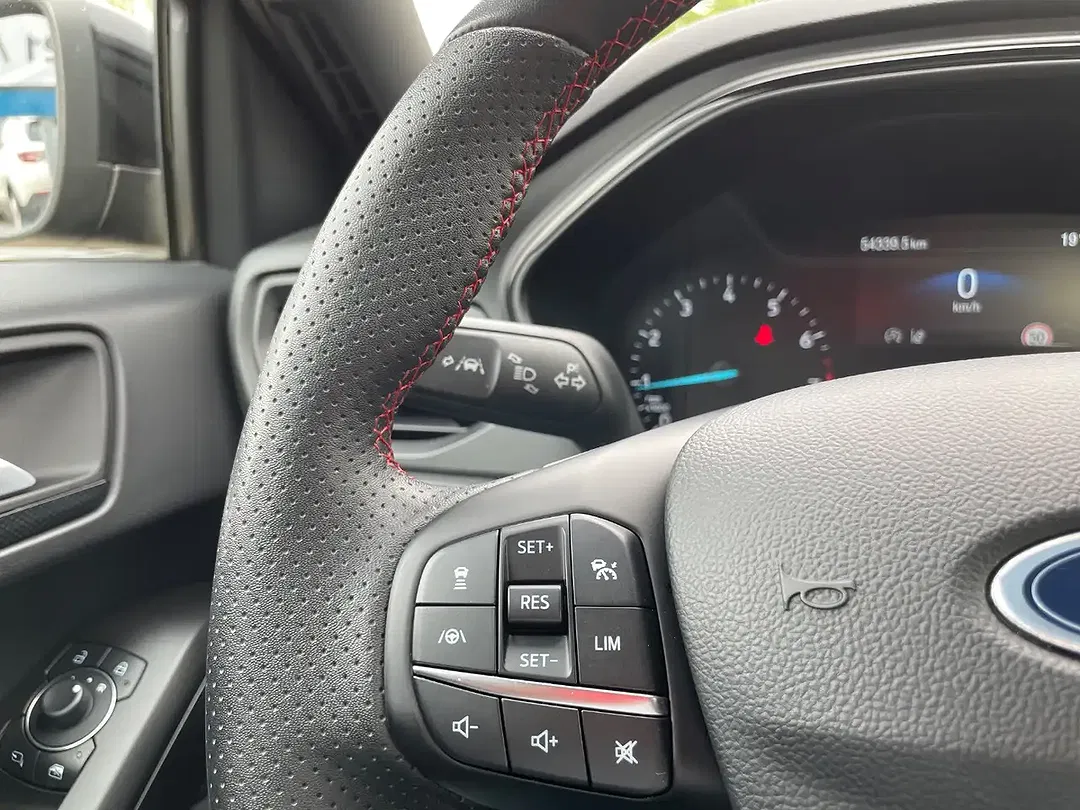 Ford Focus - Thumbnail 16