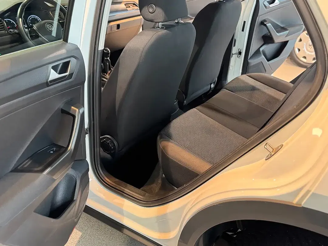 Volkswagen T-Roc - Thumbnail 13