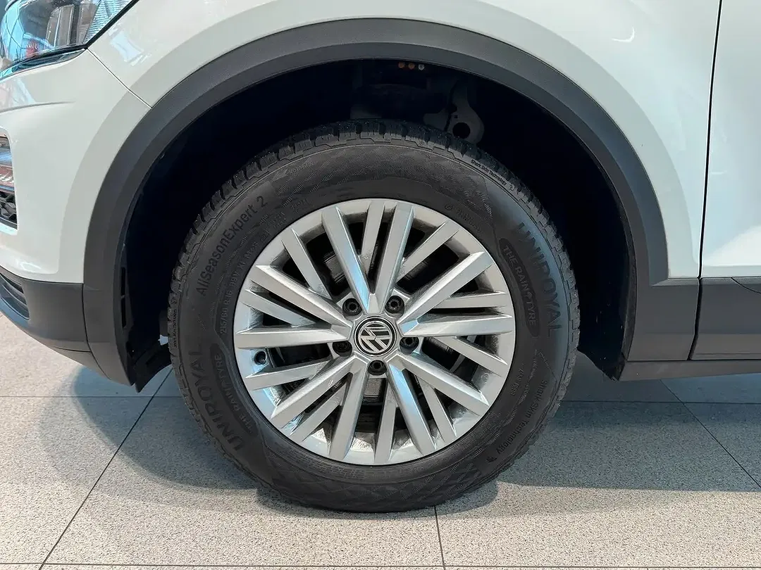 Volkswagen T-Roc - Thumbnail 8