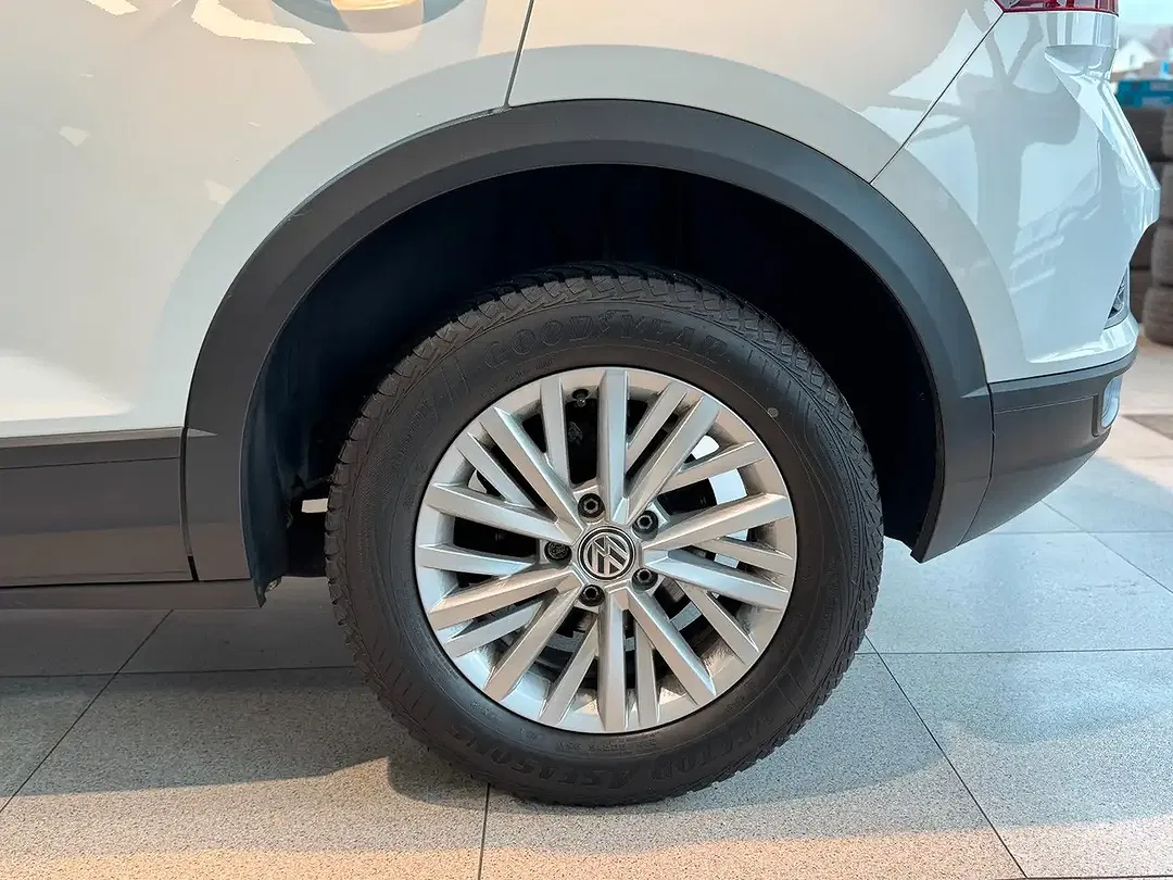 Volkswagen T-Roc - Thumbnail 9