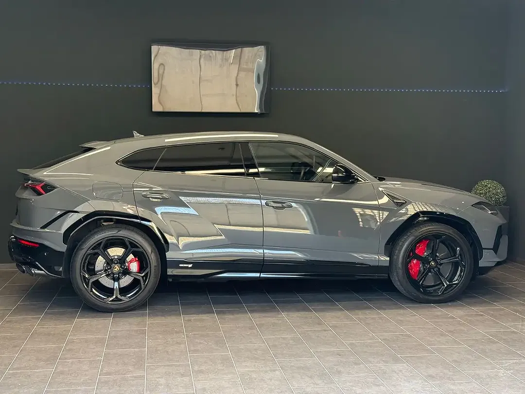 Lamborghini Urus - Thumbnail 1