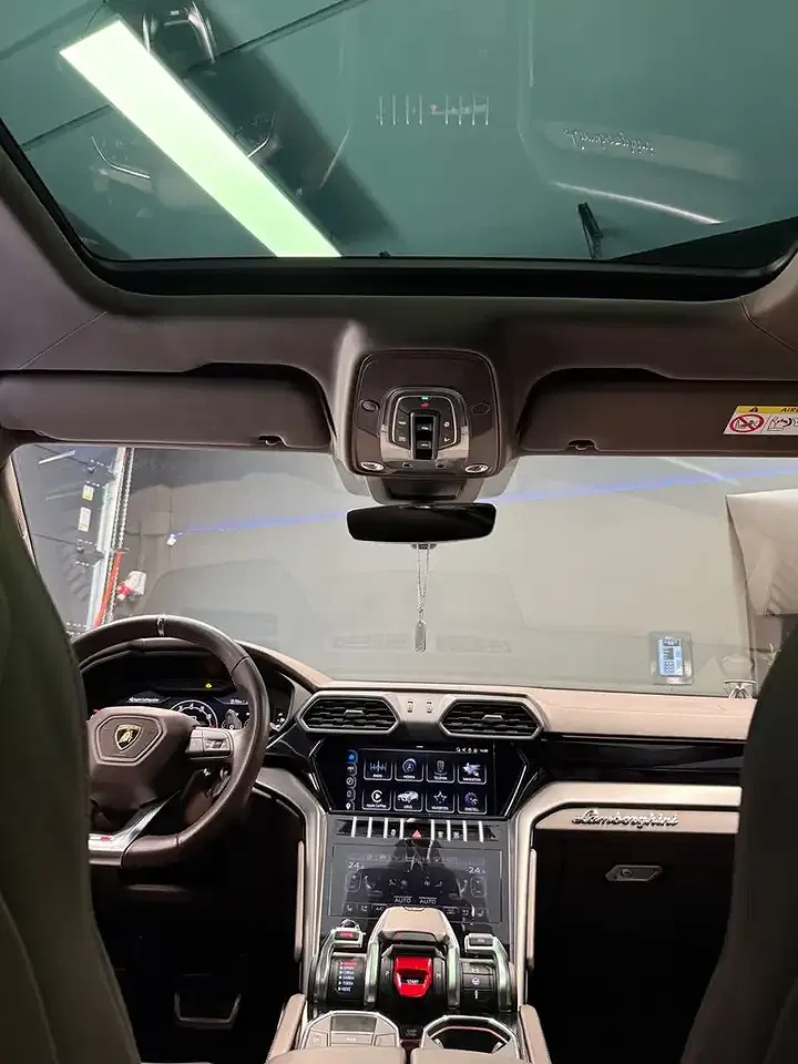 Lamborghini Urus - Thumbnail 13