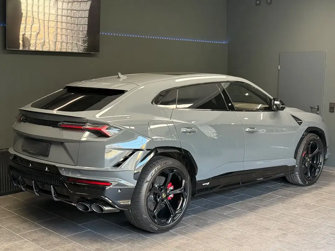 Lamborghini Urus - Thumbnail 2