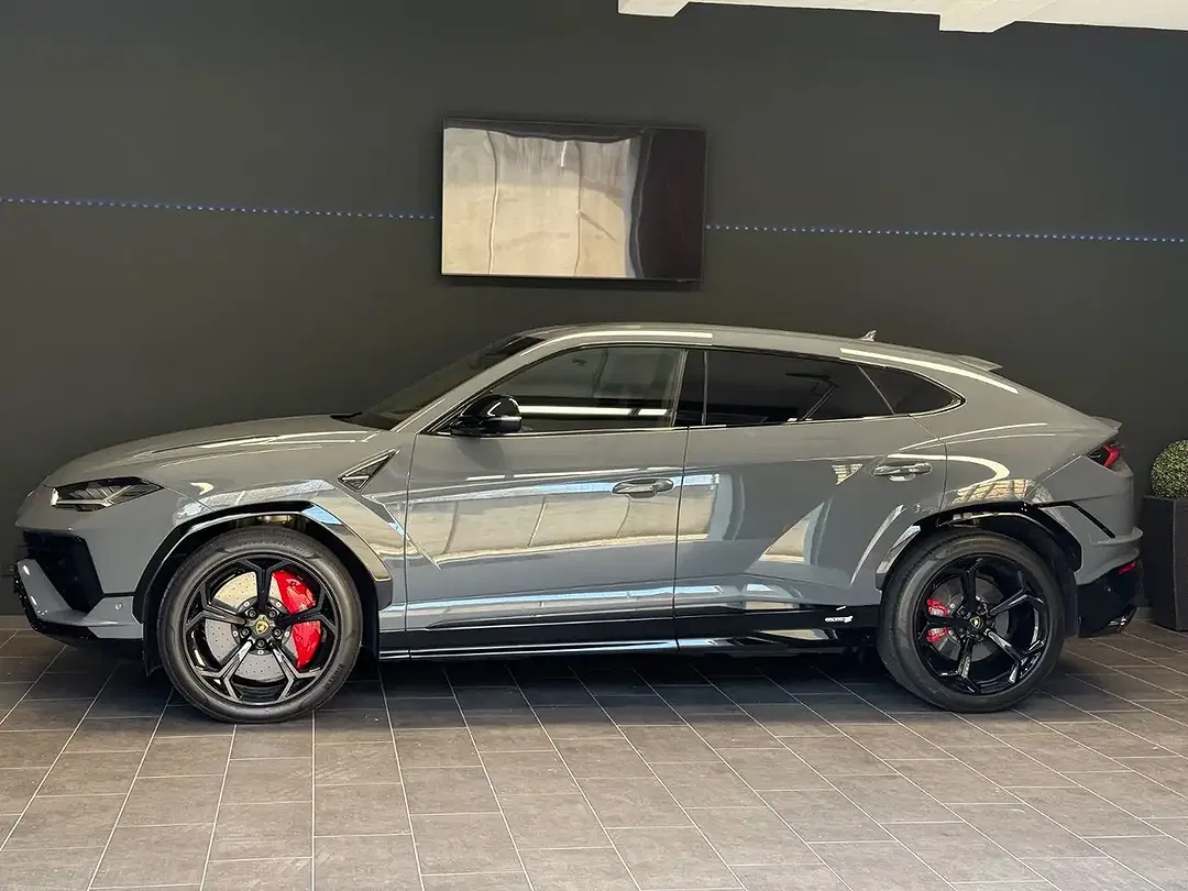 Lamborghini Urus - Thumbnail 3