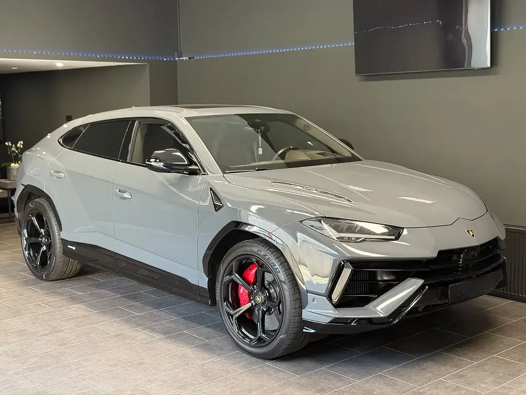 Lamborghini Urus - Thumbnail 4