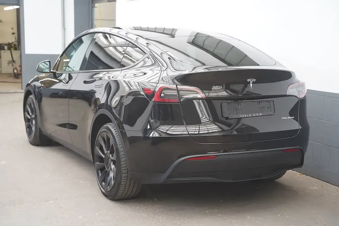 Tesla Model Y - Thumbnail 6