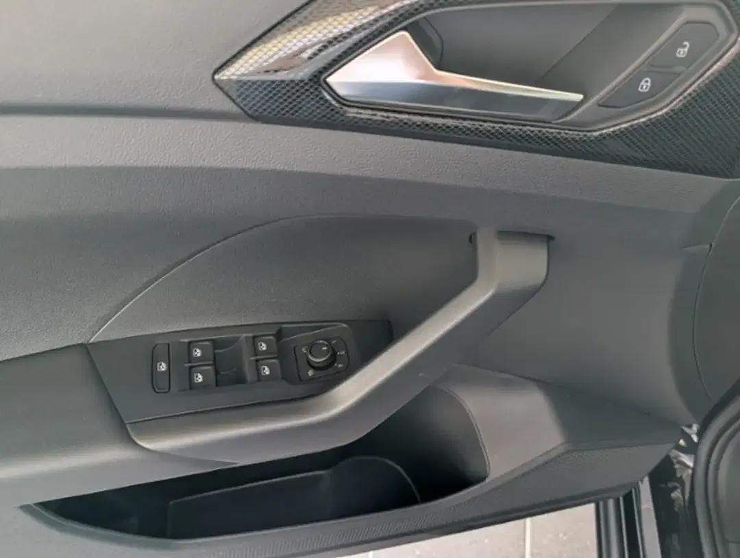 Volkswagen T-Cross - Thumbnail 12
