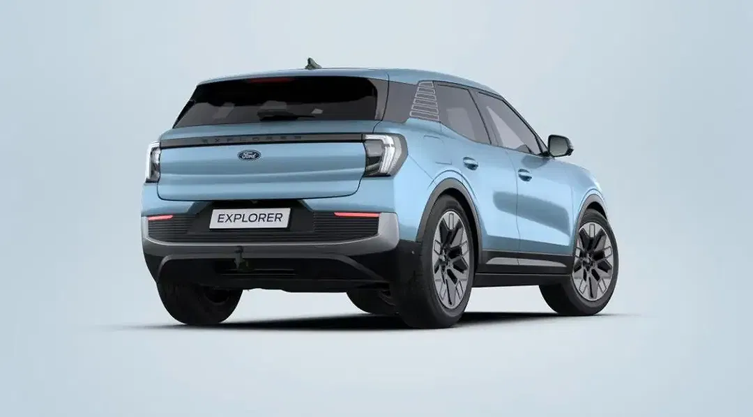 Ford Explorer - Thumbnail 3