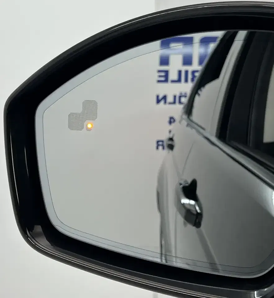 Land Rover Discovery Sport - Thumbnail 18
