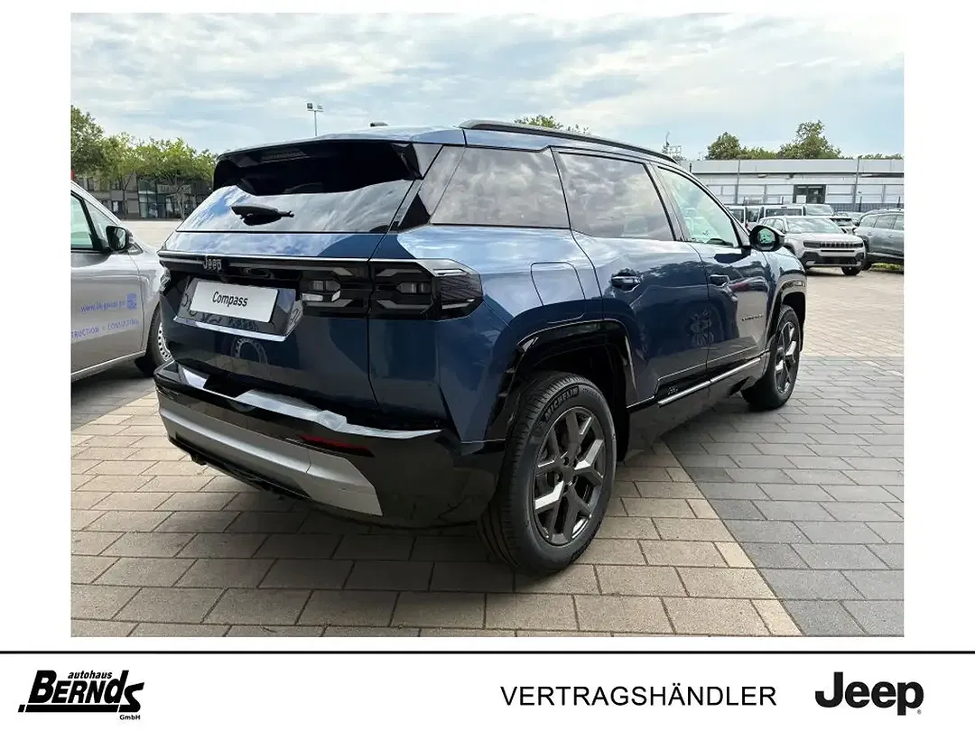 Jeep Compass - Thumbnail 3