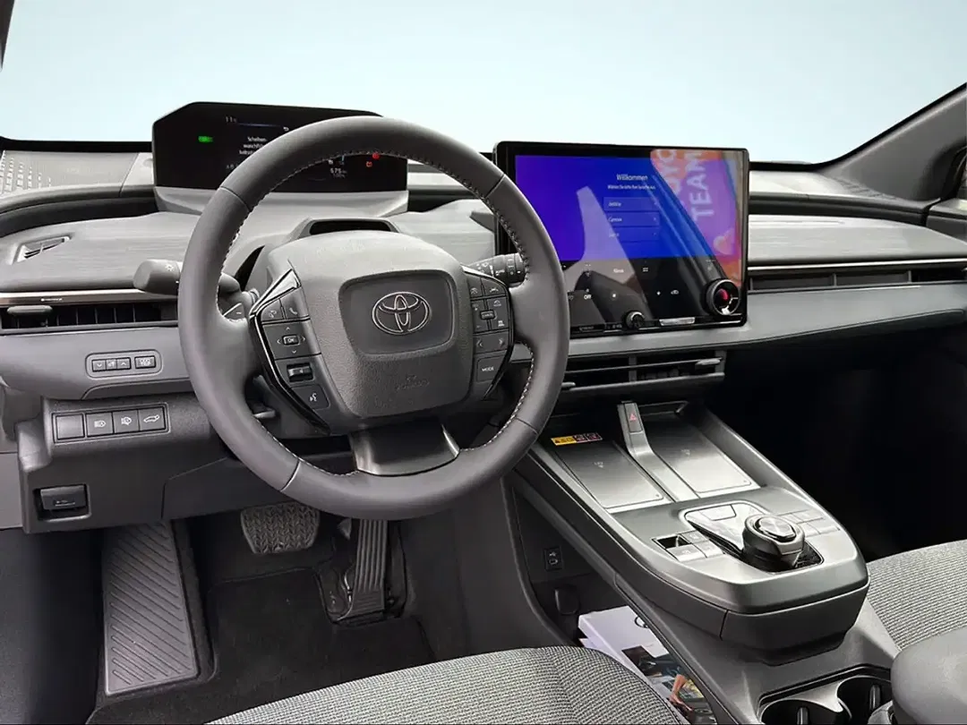 Toyota bZ4X - Thumbnail 5