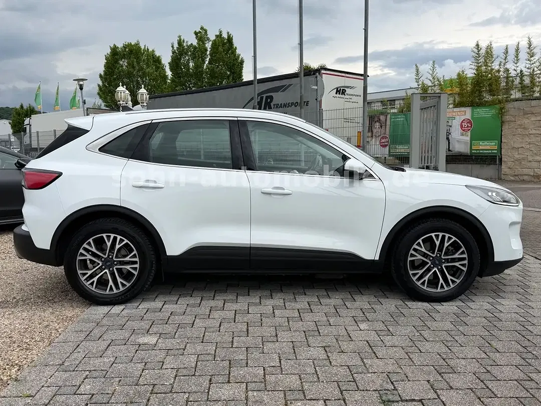 Ford Kuga - Thumbnail 4