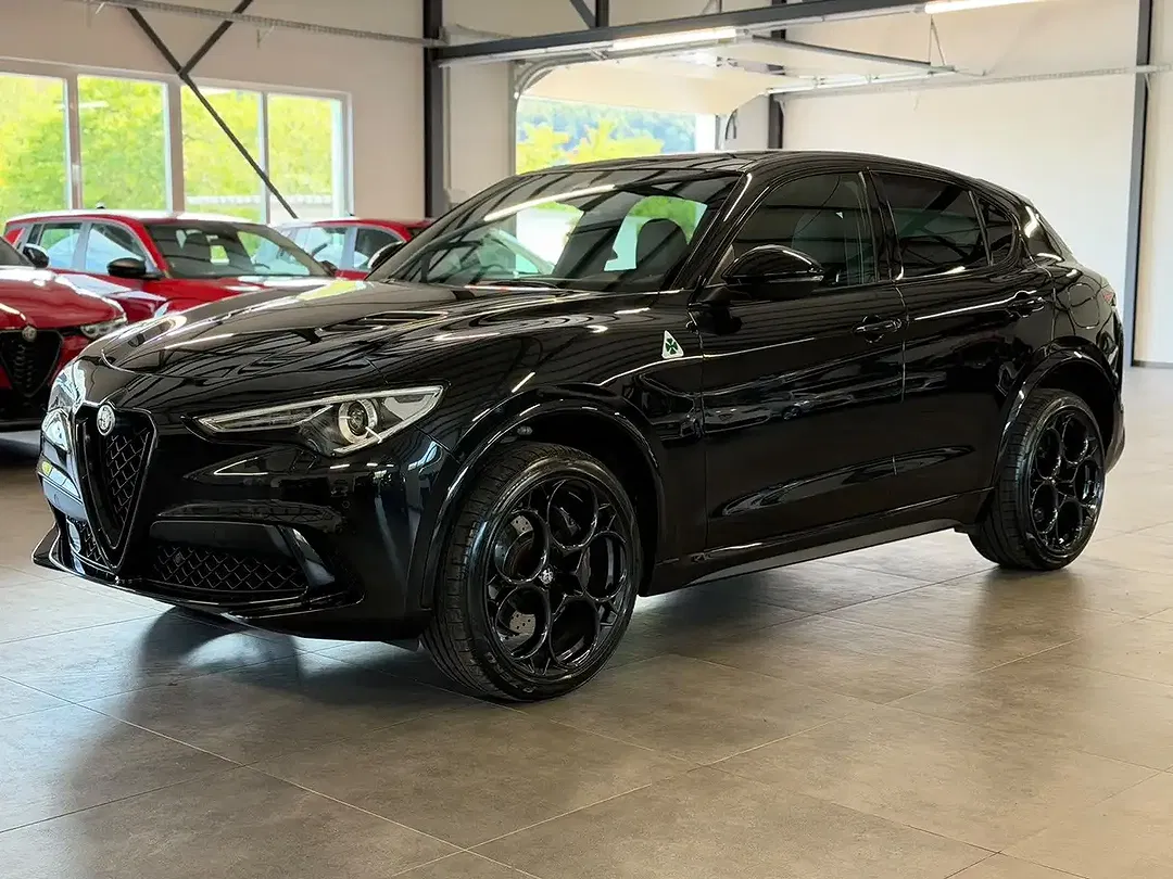 Alfa Romeo Stelvio - Thumbnail 3
