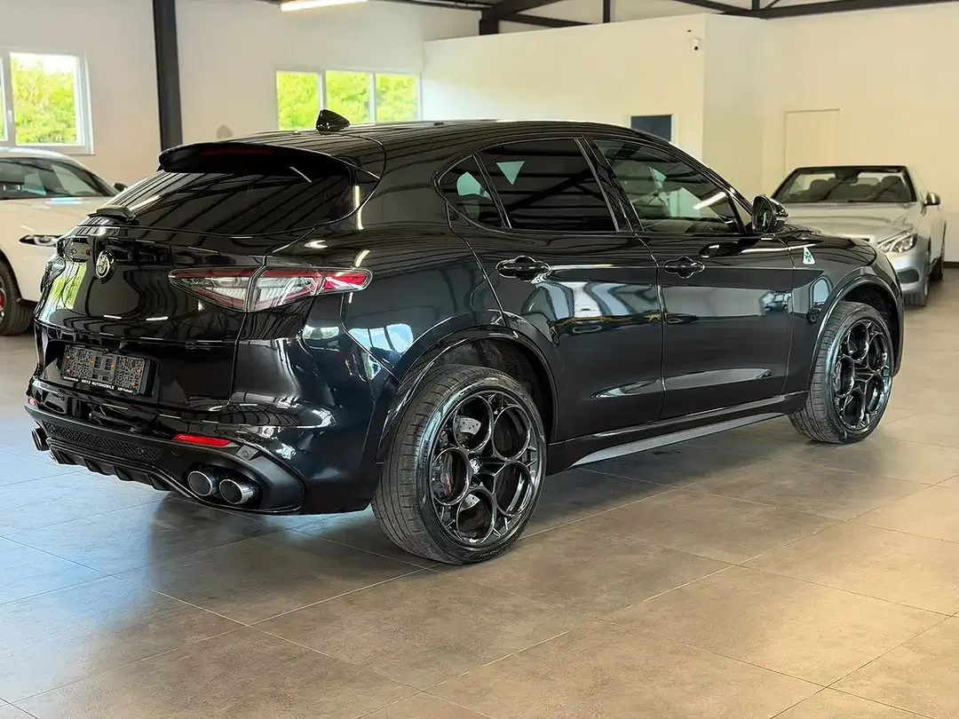 Alfa Romeo Stelvio - Thumbnail 8