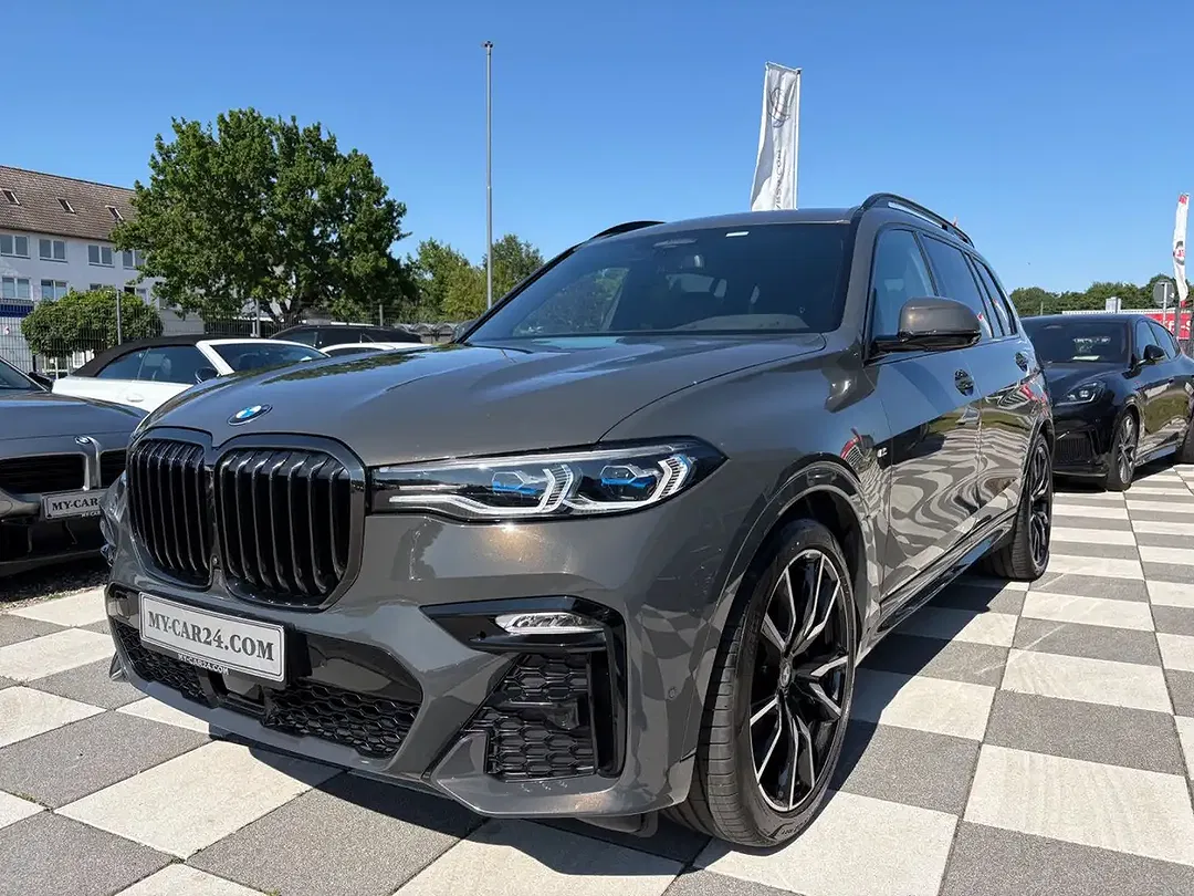 BMW X7 - Thumbnail 3