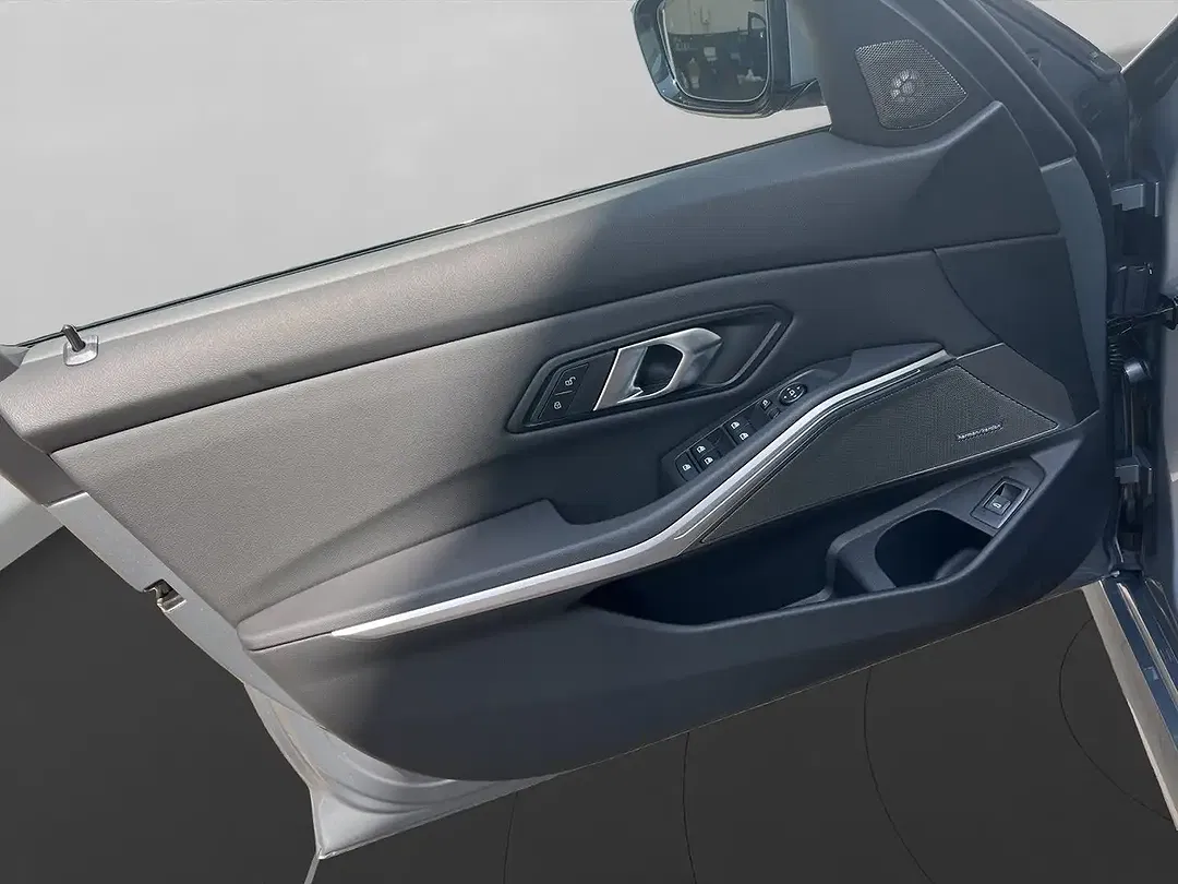 BMW 320 - Thumbnail 12