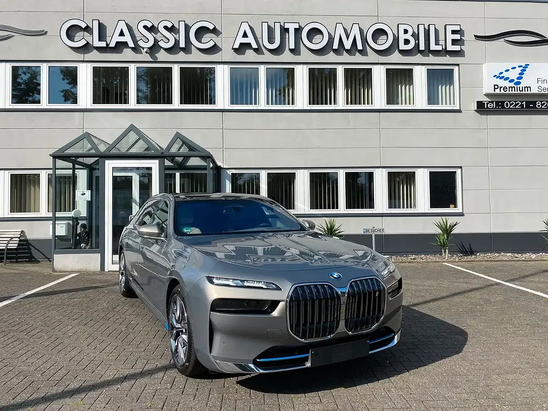 BMW i7 - Thumbnail 3