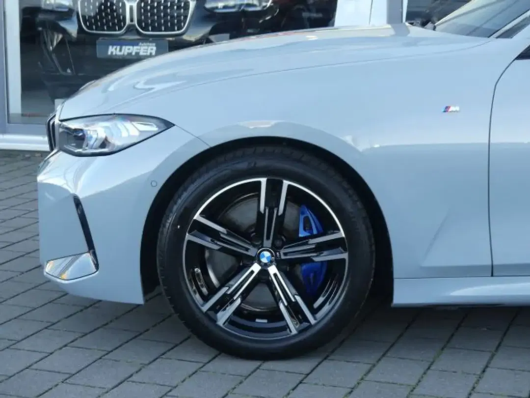 BMW 320 - Thumbnail 5