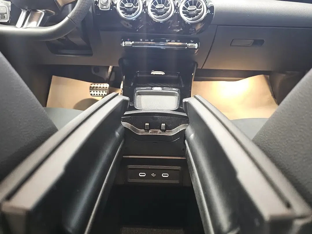 Mercedes-Benz CLA 200 - Thumbnail 9