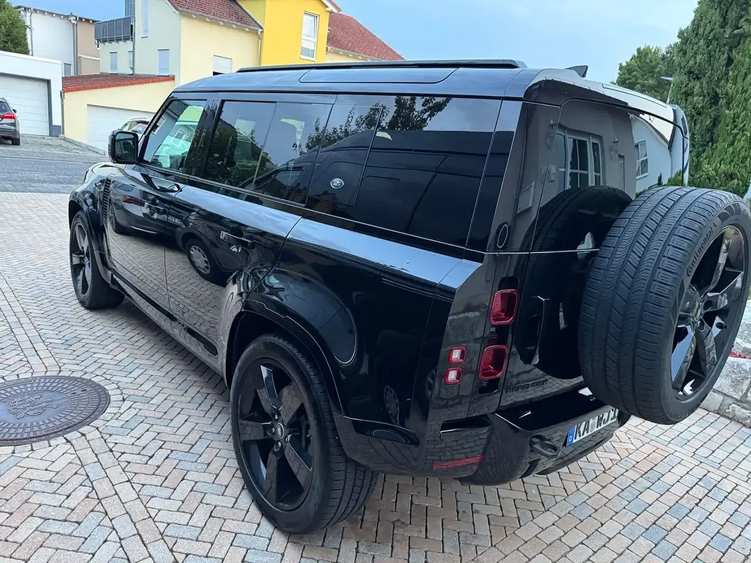 Land Rover Defender - Thumbnail 3