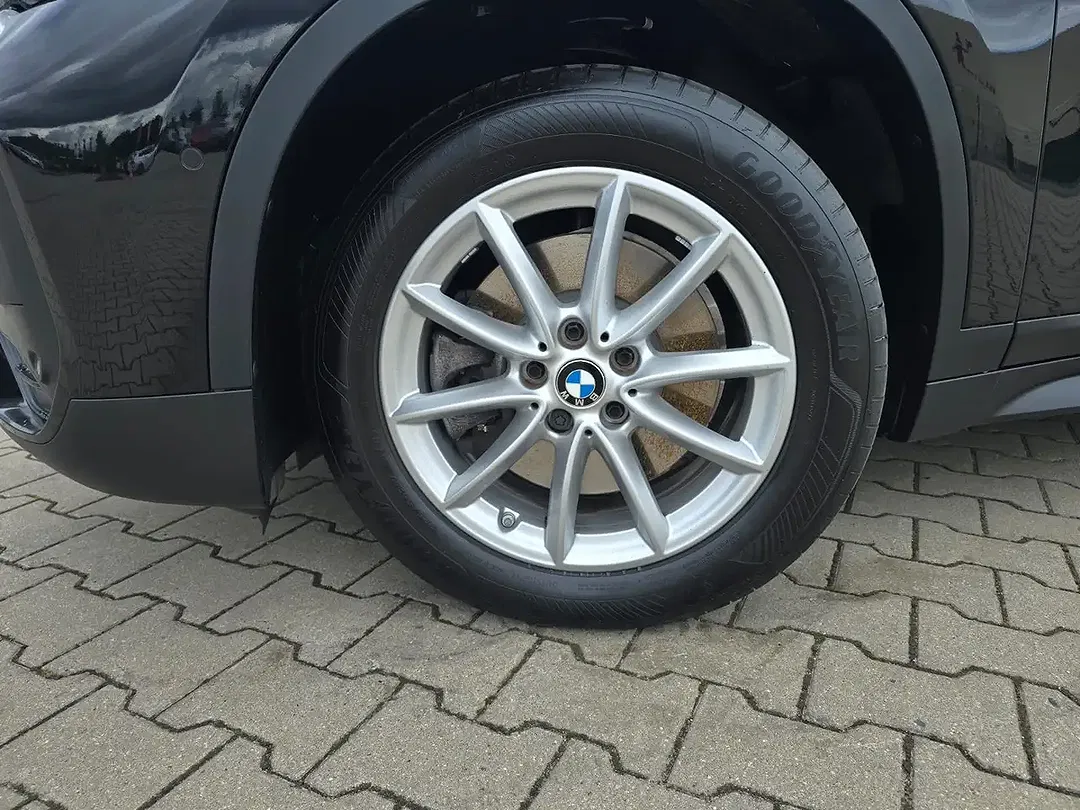 BMW X1 - Thumbnail 3