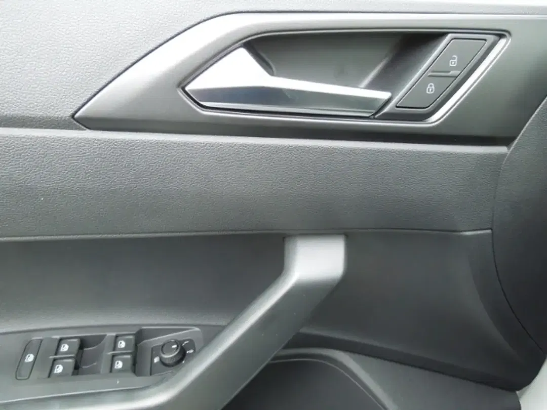 Volkswagen Polo - Thumbnail 8