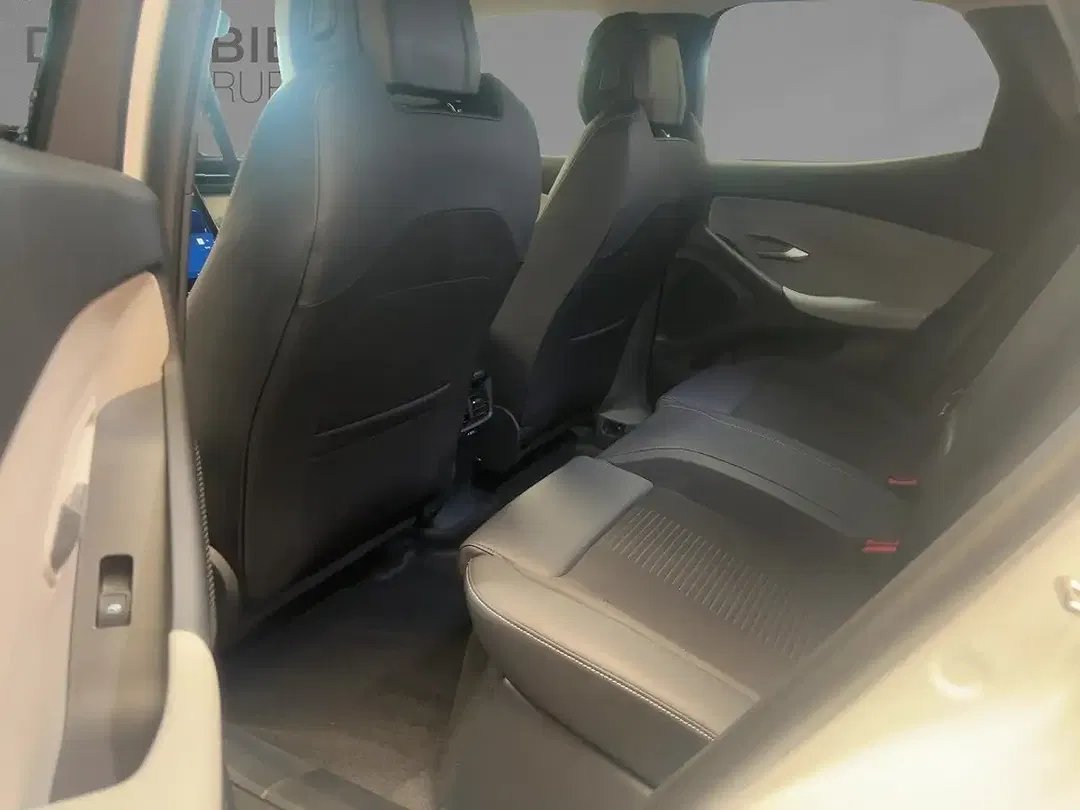 Ford Explorer - Thumbnail 8