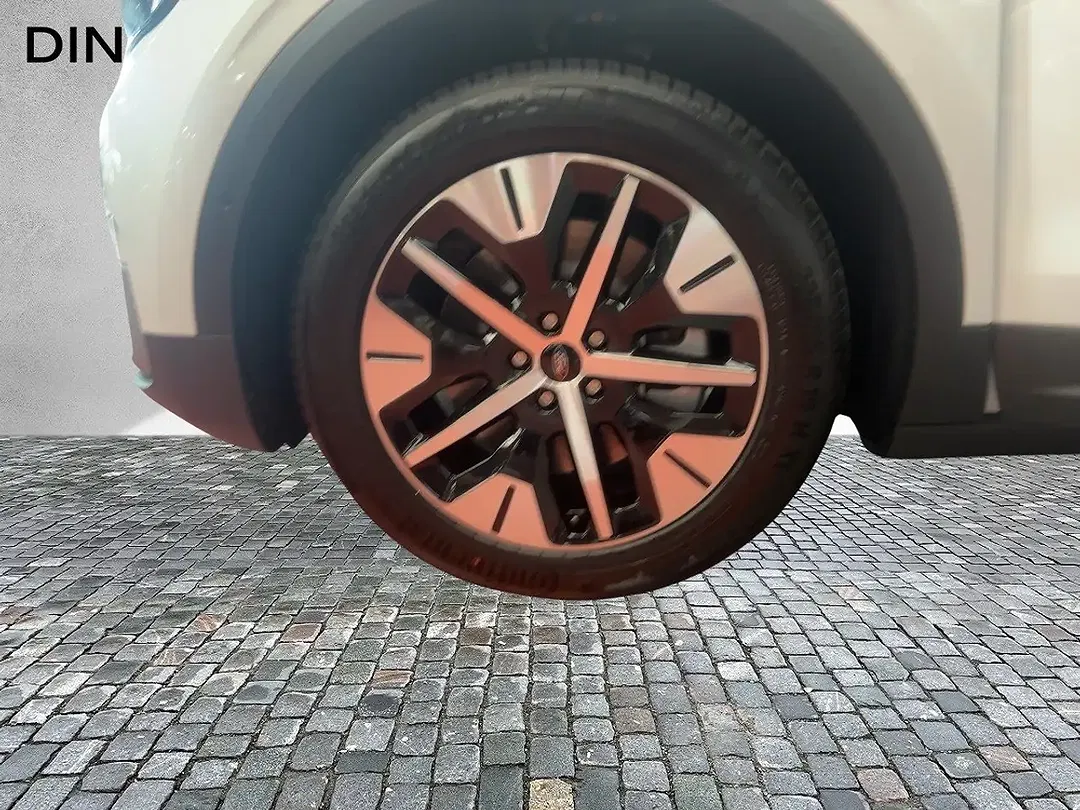 Ford Explorer - Thumbnail 12